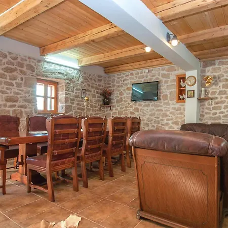 Casa de Férias 2 Bedroom In Nevest Unesic