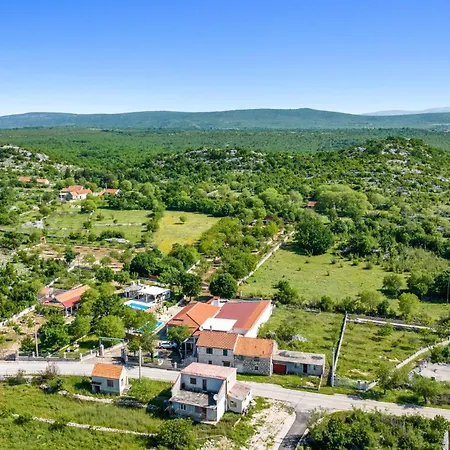 2 Bedroom In Nevest Unesic