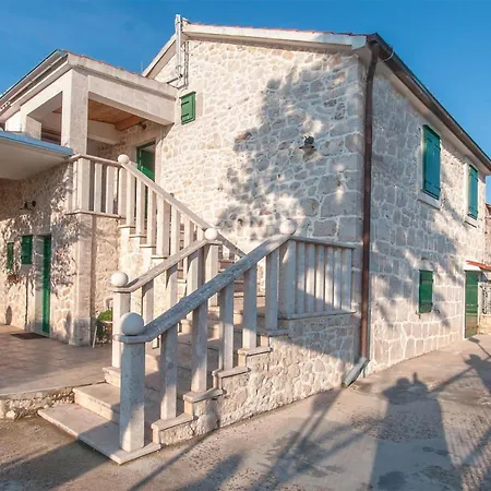 Casa de Férias 2 Bedroom In Nevest