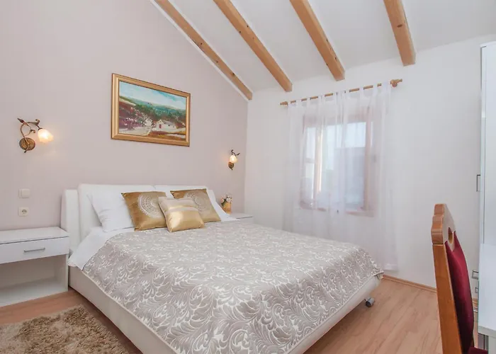 Casa de Férias 2 Bedroom In Nevest Unesic