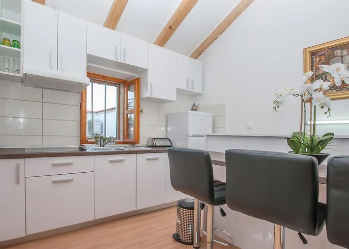 2 Bedroom In Nevest Casa de Férias Unesic