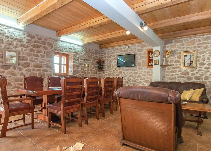 Casa de Férias 2 Bedroom In Nevest Unesic
