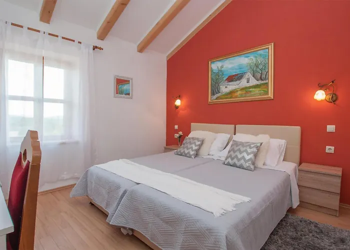 2 Bedroom In Nevest * Unesic