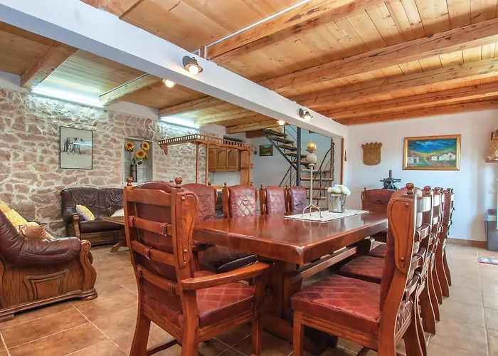 Casa de Férias 2 Bedroom In Nevest Unesic