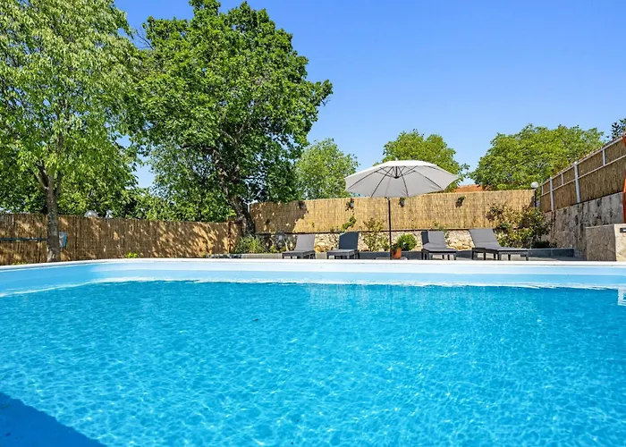 Casa de Férias 2 Bedroom In Nevest Unesic