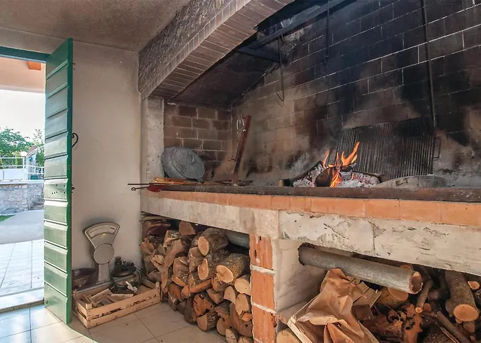 2 Bedroom In Nevest Unesic