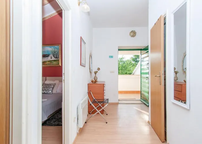 2 Bedroom In Nevest *