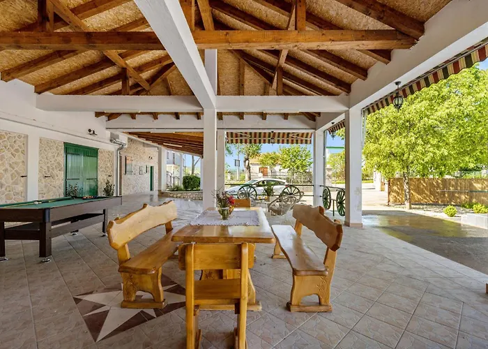 Casa de Férias 2 Bedroom In Nevest Unesic